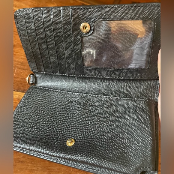 EUC Michael Kors Safiano Jet Set Wallet - Picture 3 of 6